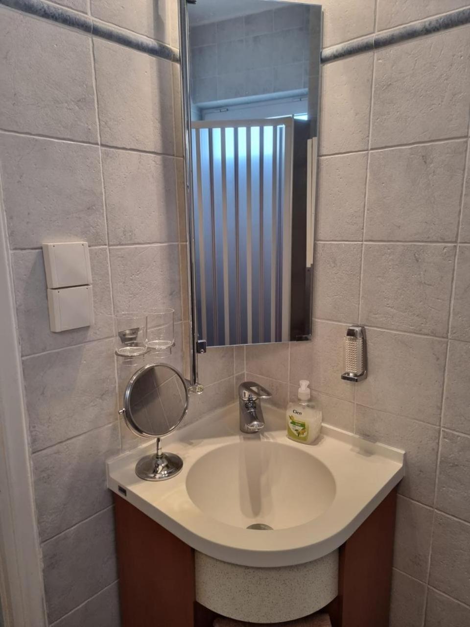Atlas Apartment With Private Beach And Seaview Blue ลูตรากี ภายนอก รูปภาพ